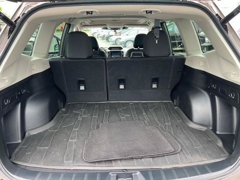 Used 2023 Subaru Forester Premium AWD/4WD image 9