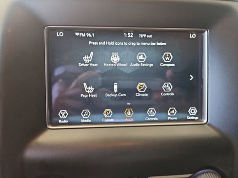 Used 2019 Jeep Grand Cherokee Laredo image 28