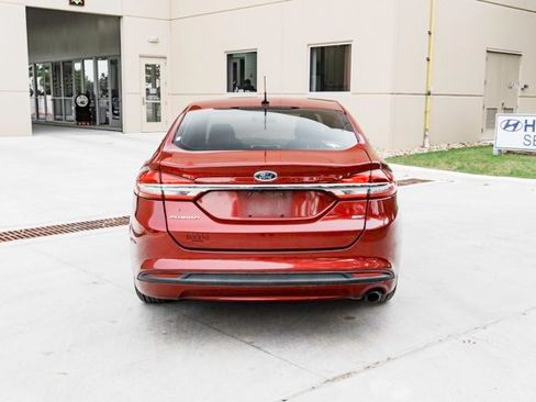 Used 2018 Ford Fusion SE w/ Fusion SE Technology Package image 5