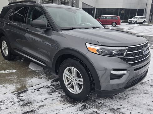 Used 2021 Ford Explorer XLT w/ Equipment Group 202A image 9