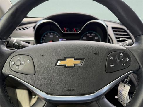 Used 2017 Chevrolet Impala LT w/ Convenience Package image 31
