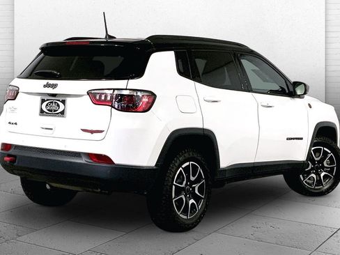Used 2025 Jeep Compass Trailhawk AWD/4WD image 13