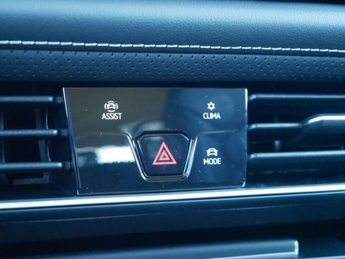 New 2026 Volkswagen Atlas SE image 9