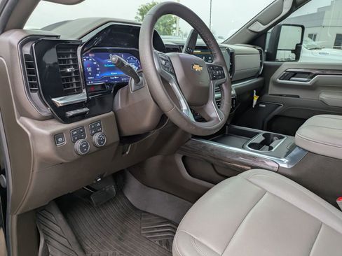 Used 2025 Chevrolet Silverado 2500 LTZ w/ LTZ Premium Texas Edition image 9