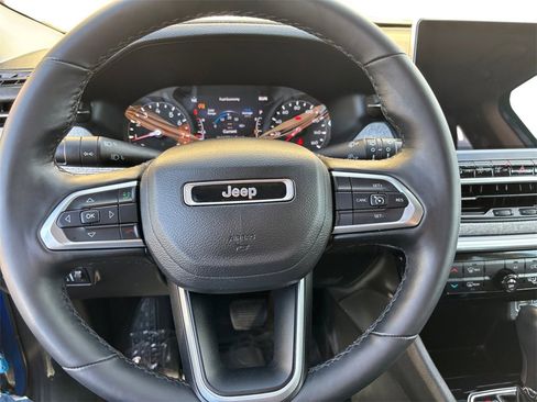 Used 2022 Jeep Compass Latitude image 14