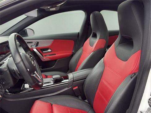 Used 2023 Mercedes-Benz CLA 250 4MATIC image 33