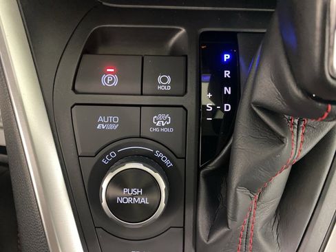 Used 2024 Toyota RAV4 SE image 21