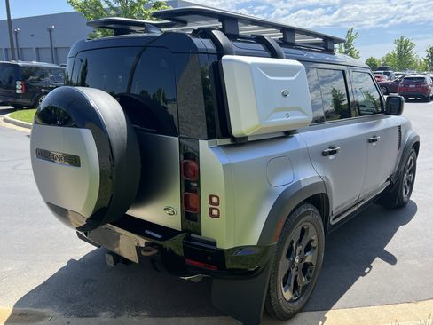 Certified 2023 Land Rover Defender 110 X-Dynamic SE AWD/4WD image 7