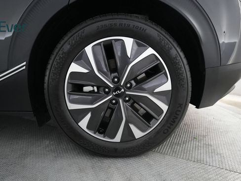 Used 2024 Kia EV6 Light RWD image 9