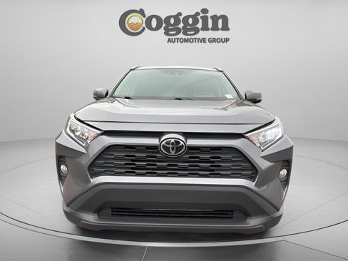 Used 2020 Toyota RAV4 XLE Premium image 8