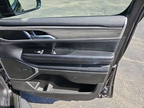 Used 2024 Jeep Wagoneer L Series III w/ Flexible Seating Group AWD/4WD image 15