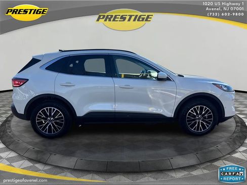 Used 2022 Ford Escape Titanium w/ Titanium Premium Package image 4