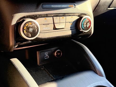 Used 2021 Ford Escape SE FWD image 19