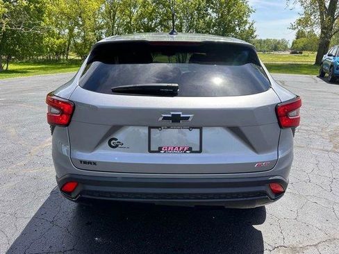 Used 2024 Chevrolet Trax RS w/ Sunroof Package FWD image 4