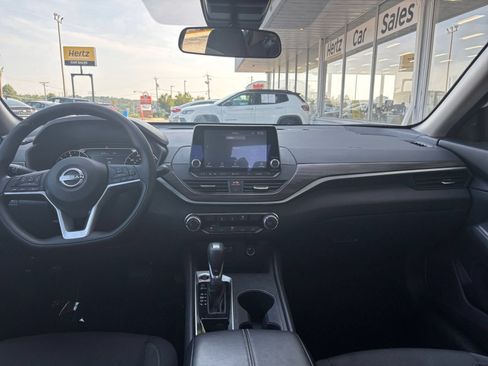 Used 2025 Nissan Altima 2.5 SV FWD image 28