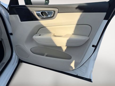 Used 2023 Volvo XC60 T8 Ultimate w/ Climate Package image 16