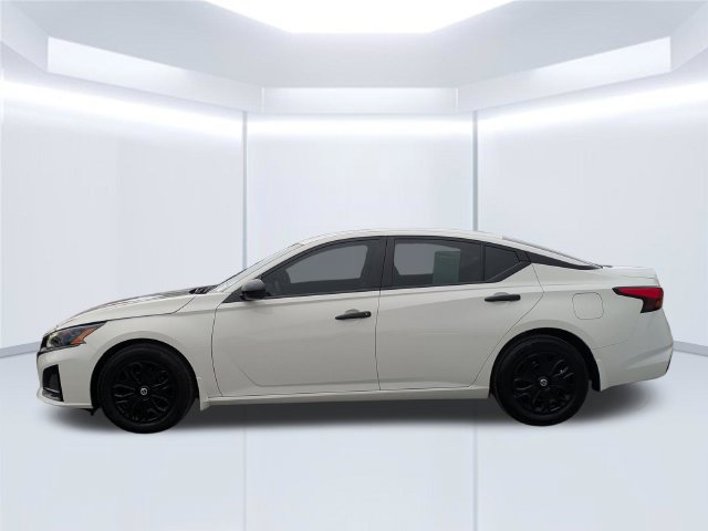 Used 2025 Nissan Altima 2.5 S FWD image 2
