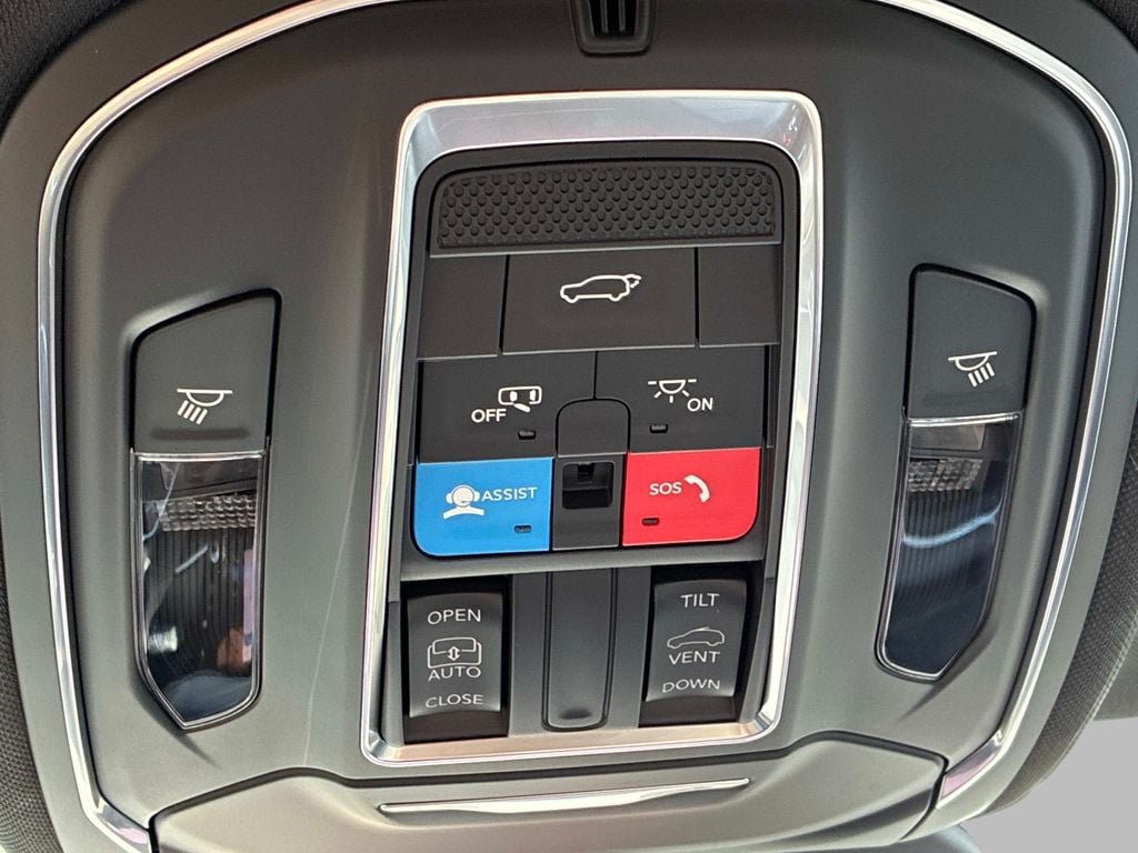 New 2026 Jeep Grand Cherokee Altitude AWD/4WD image 17