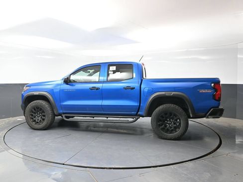 Used 2024 Chevrolet Colorado Trail Boss w/ Technology Package AWD/4WD image 11
