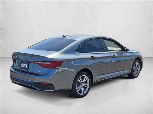 Used 2023 Volkswagen Jetta SE w/ Panoramic Sunroof Package FWD image 5