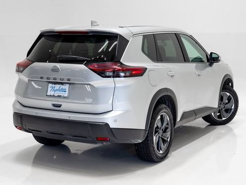 Used 2025 Nissan Rogue SV FWD image 32