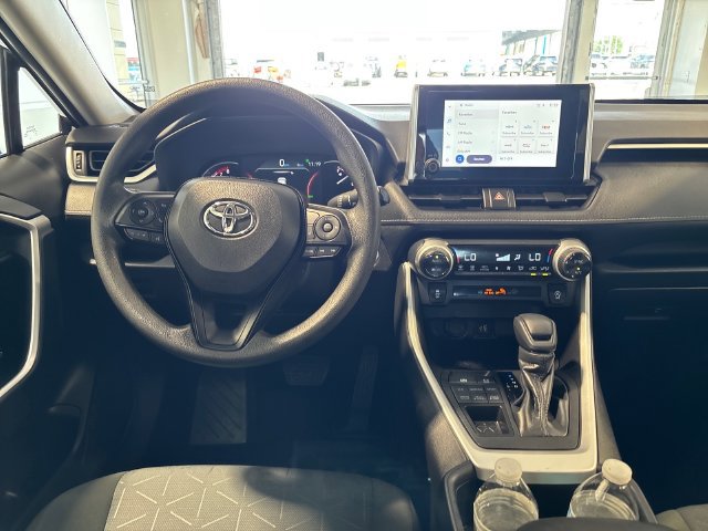 Used 2025 Toyota RAV4 XLE AWD/4WD image 18