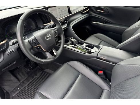 Used 2025 Toyota Crown Signia image 10