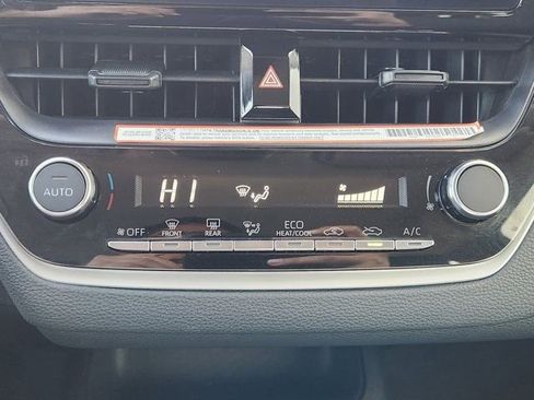 Used 2025 Toyota Corolla LE image 20