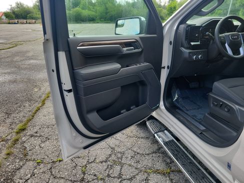New 2026 GMC Sierra 1500 SLE w/ Preferred Package AWD/4WD image 17
