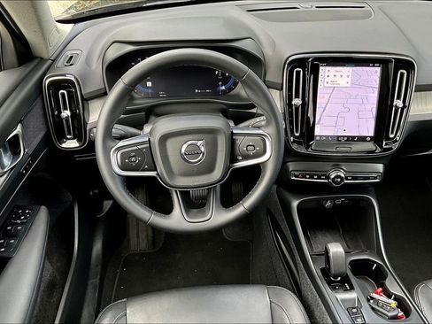 Used 2024 Volvo XC40 B5 Core image 8