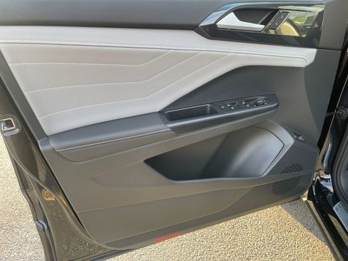 Used 2024 Volkswagen Taos SEL image 16