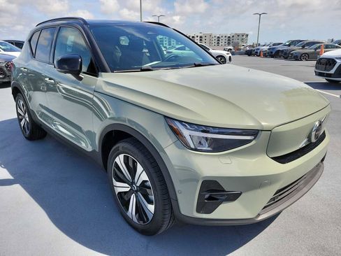Used 2023 Volvo XC40 Recharge Plus AWD/4WD image 8