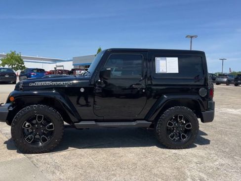 Used 2017 Jeep Wrangler Sahara AWD/4WD image 5
