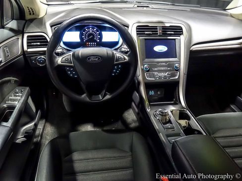 Used 2019 Ford Fusion SE image 15