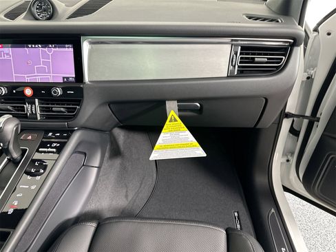 Certified 2026 Porsche Macan image 30