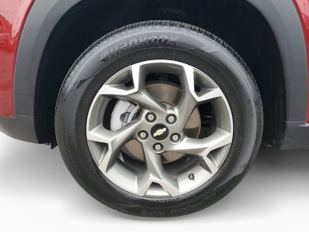 Used 2025 Chevrolet Trax LT FWD image 27