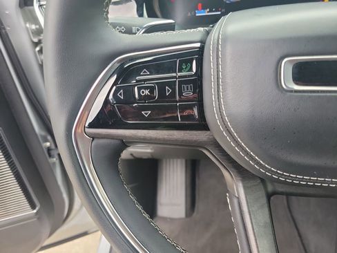 Used 2023 Jeep Grand Cherokee L Overland AWD/4WD image 19