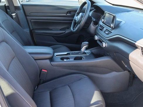 Used 2024 Nissan Altima 2.5 S FWD image 14