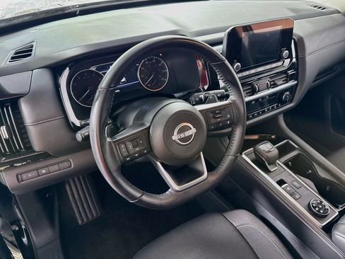 Used 2024 Nissan Pathfinder SV AWD/4WD image 11