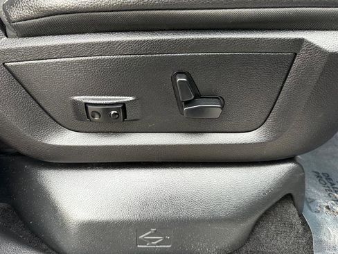 Used 2015 RAM 1500 Sport w/ Sport Premium Group image 18