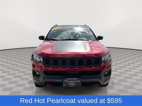 Used 2025 Jeep Compass Trailhawk AWD/4WD image 3