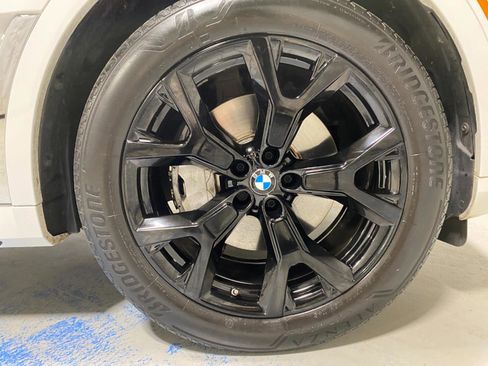 Used 2024 BMW X7 xDrive40i w/ Premium Package image 28