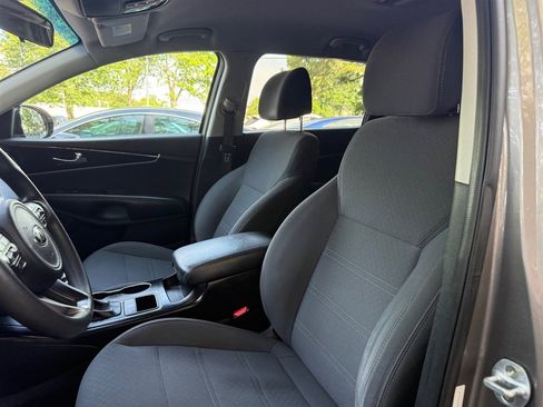 Used 2017 Kia Sorento AWD image 10