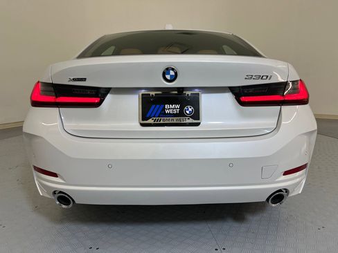 Used 2025 BMW 330i xDrive Sedan w/ Premium Package AWD/4WD image 9