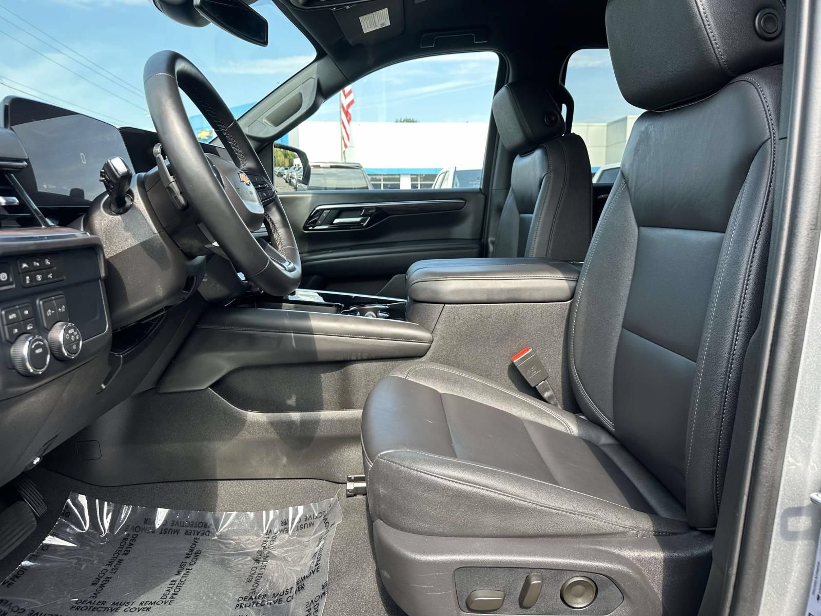 Certified 2026 Chevrolet Suburban LT w/ Comfort Package AWD/4WD image 22