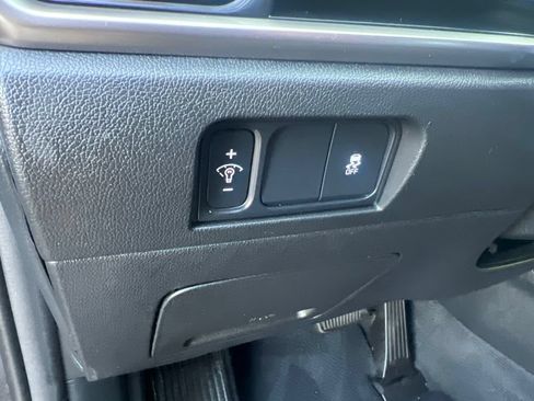 Used 2025 Kia Sorento LX FWD image 48