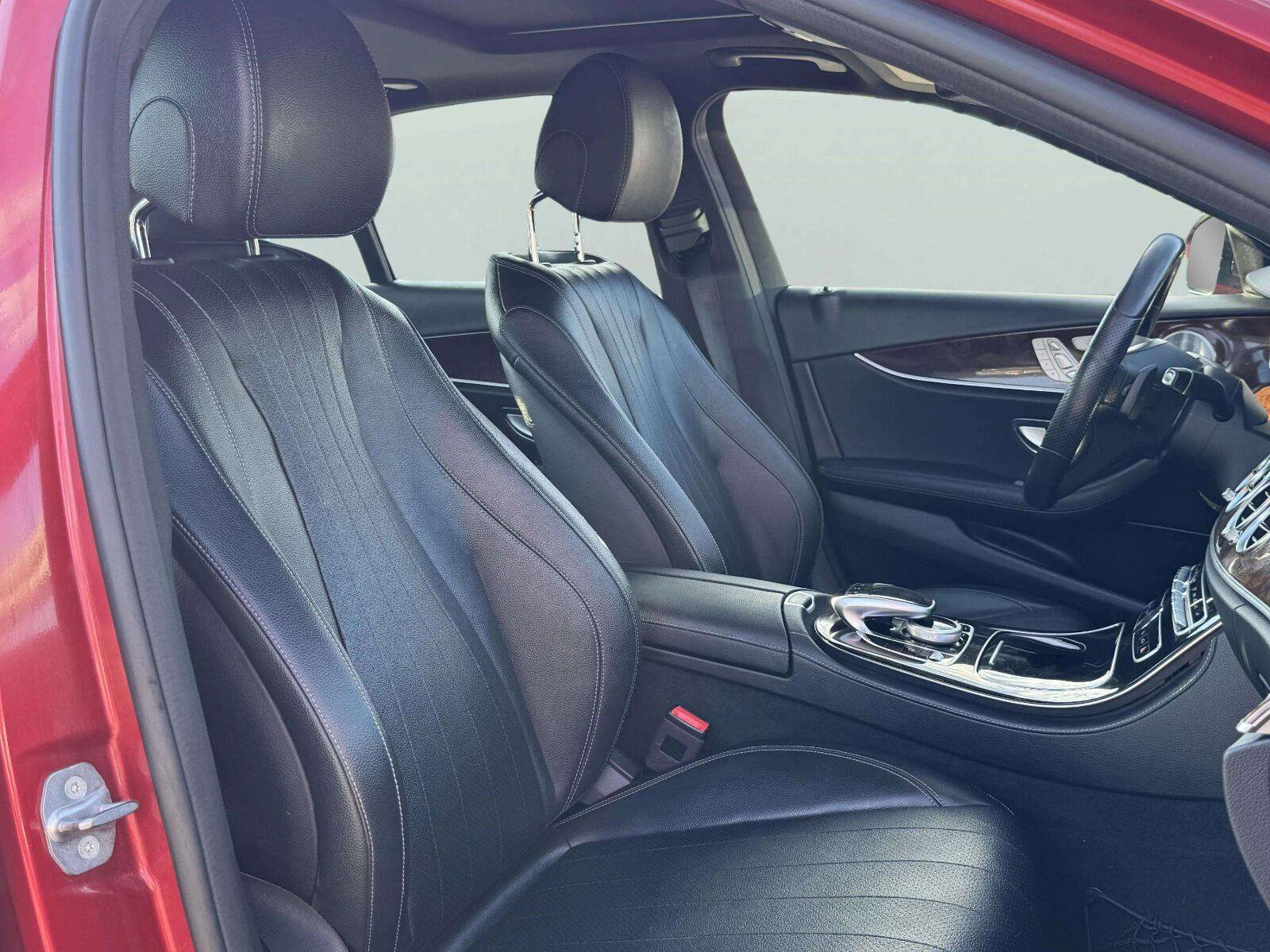 Used 2018 Mercedes-Benz E 300 4MATIC image 42