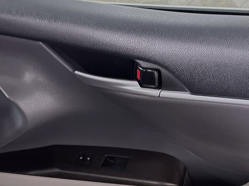 Used 2023 Toyota Camry SE image 32