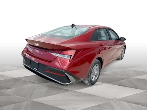 Used 2025 Hyundai Elantra SE FWD image 8