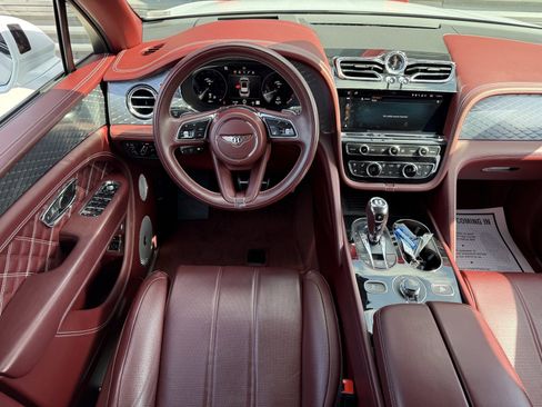 Used 2021 Bentley Bentayga V8 w/ First Edition Specification image 24